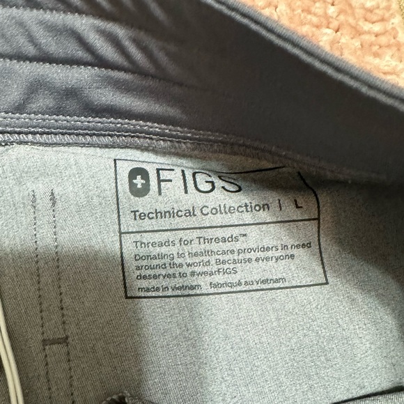 FIGS gray scrubs size medium top, large joggers - Picture 9 of 9